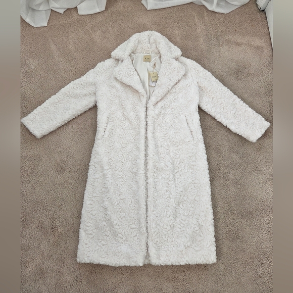Elie Tahari Jackets & Blazers - New With Tags! Elie Tahari Faux Fur White Coat Size Small